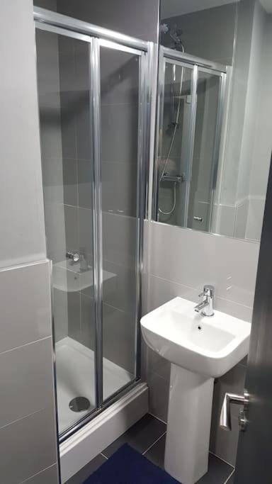 The V.I.P Suite - Sleeps 24! Best For Large Groups ลิเวอร์พูล ภายนอก รูปภาพ