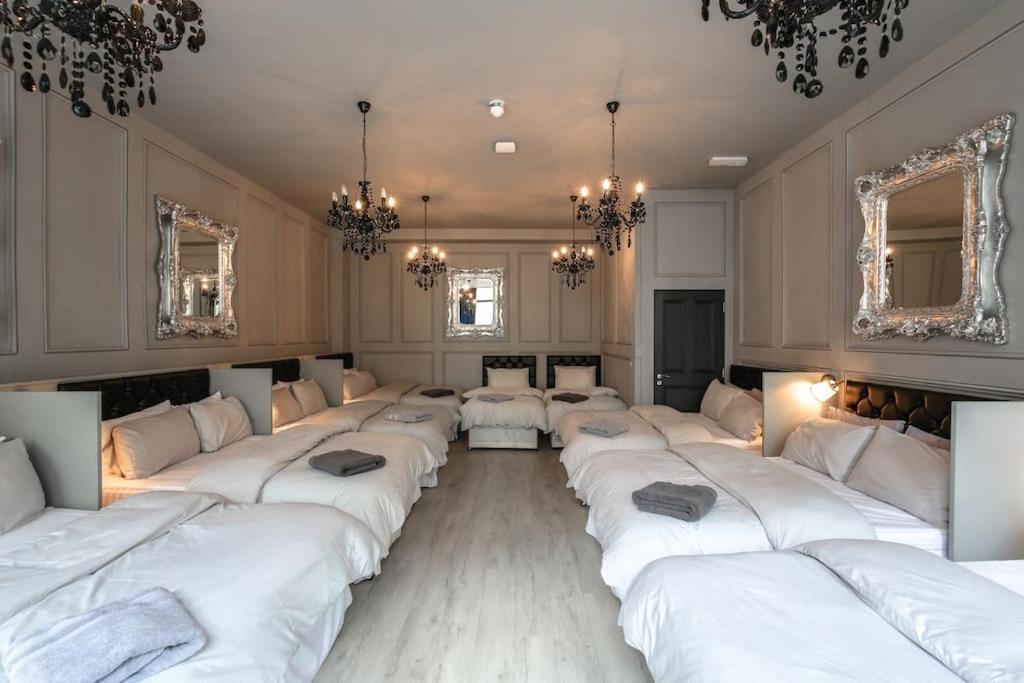 The V.I.P Suite - Sleeps 24! Best For Large Groups ลิเวอร์พูล ภายนอก รูปภาพ